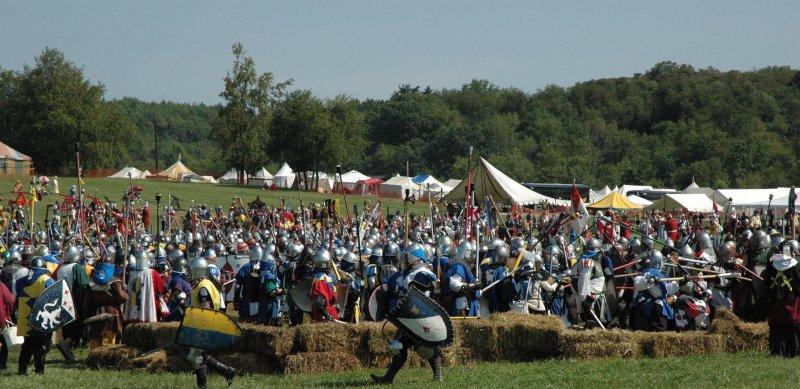Pennsic Bridge Battle--photo by Lady Cassair Warwick
