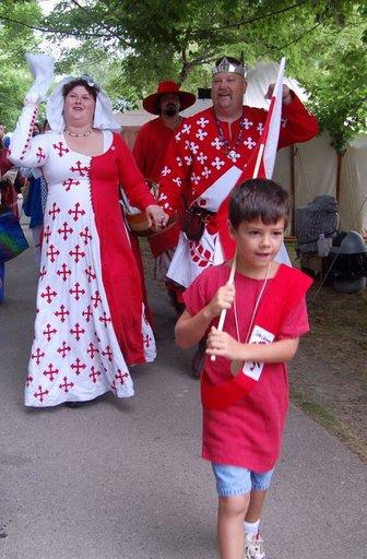 A child carrying the baronial colors--photo by Mistress Minowara
Kiritsubo